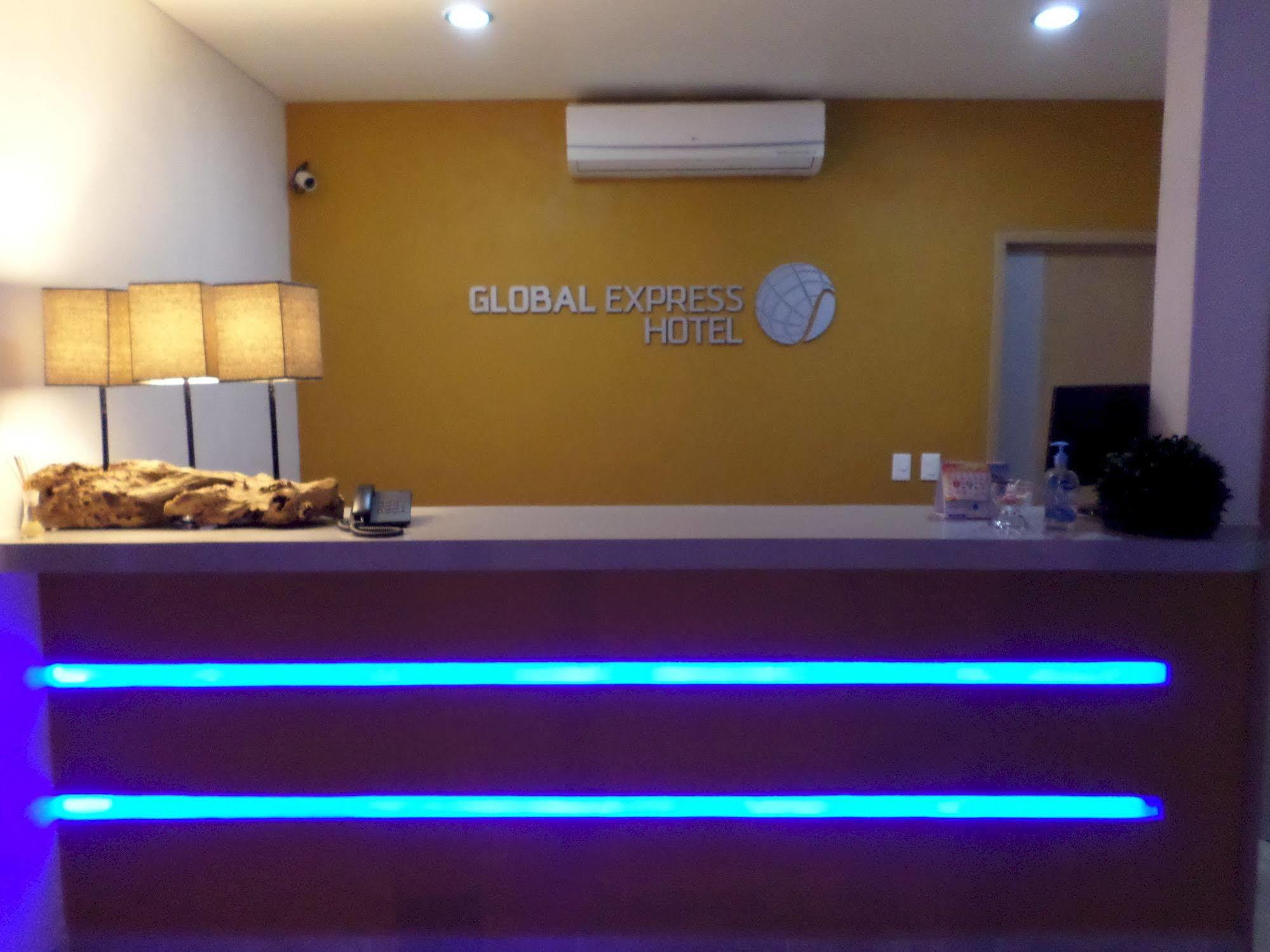 Global Express Hotel Escárcega Buitenkant foto