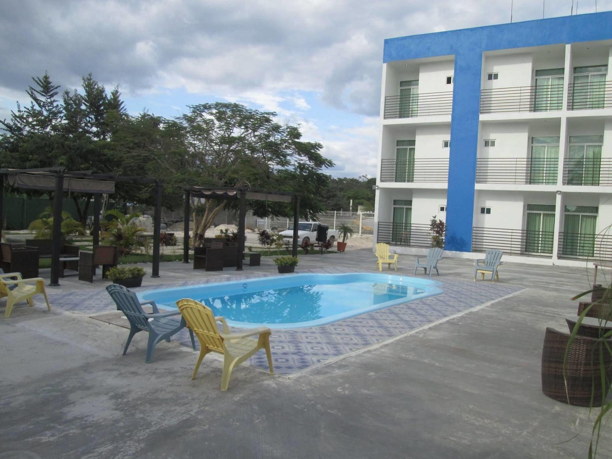 Global Express Hotel Escárcega Buitenkant foto